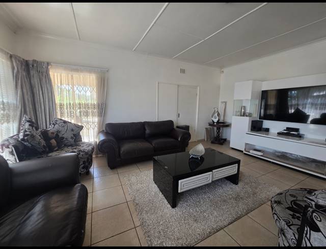 4 BEDROOM HOUSE FOR SALE IN VANDERBIJLPARK SW 1